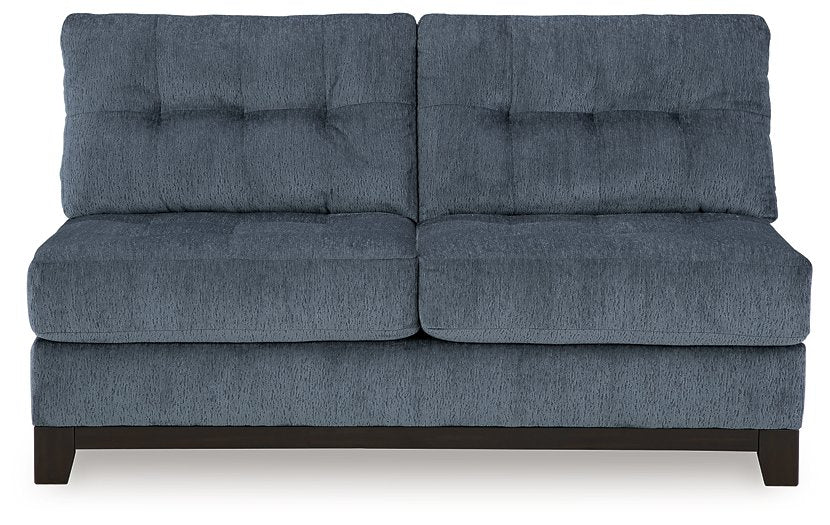 Maxon Place Sectional with Chaise - Levi's Discount Furniture (Vineland, NJ)