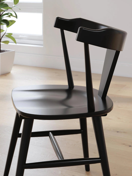 Gretlynn Dining Chair - Levi's Discount Furniture (Vineland, NJ)