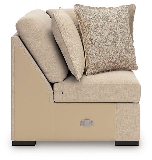 LadyMae Sectional with Chaise - Levi's Discount Furniture (Vineland, NJ)