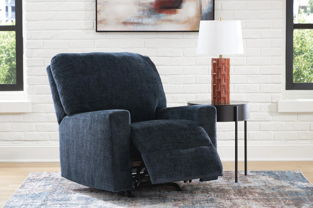 Aviemore Recliner - Levi's Discount Furniture (Vineland, NJ)