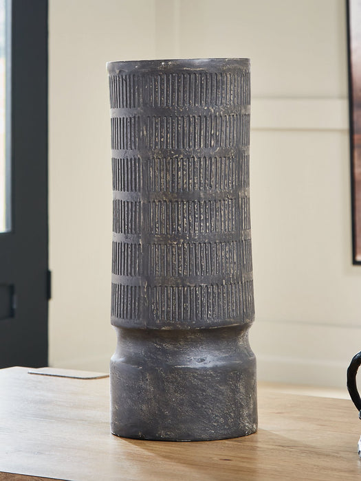 Beninworth Vase - Levi's Discount Furniture (Vineland, NJ)