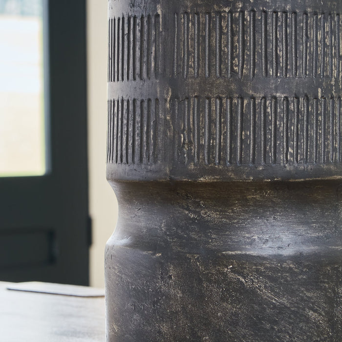 Beninworth Vase - Levi's Discount Furniture (Vineland, NJ)