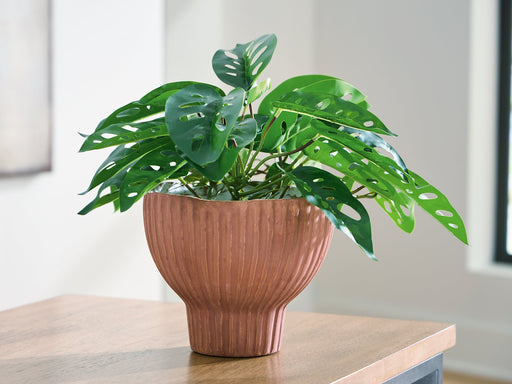 Orban Vase - Levi's Discount Furniture (Vineland, NJ)