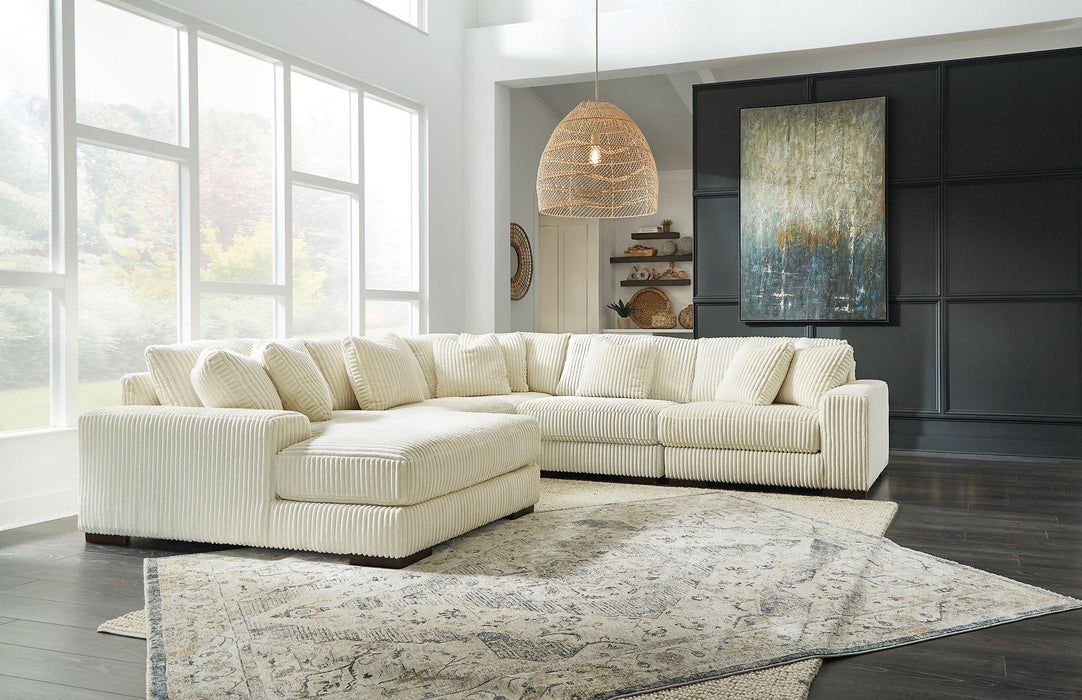Lindyn Sectional with Chaise - Levi's Discount Furniture (Vineland, NJ)