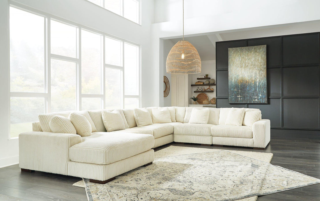 Lindyn Sectional with Chaise - Levi's Discount Furniture (Vineland, NJ)