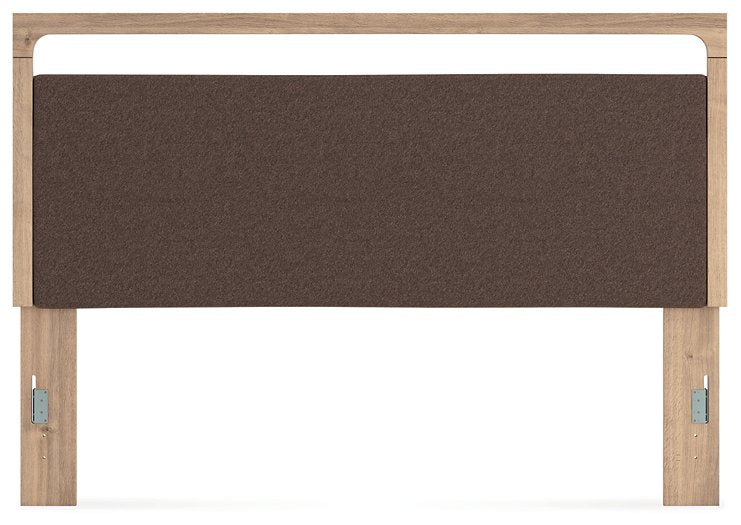 Kinlanni Upholstered Bed - Levi's Discount Furniture (Vineland, NJ)